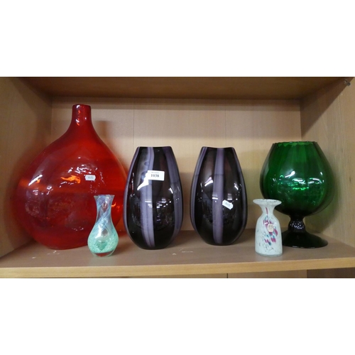 1038 - Six Art Glass Vases.