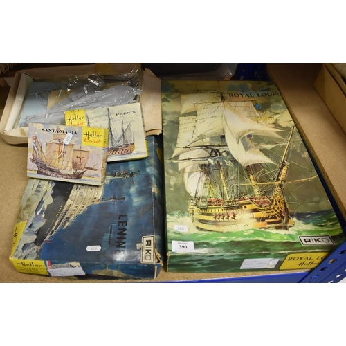 390 - 5 Model Kits of Sailing and other Ships