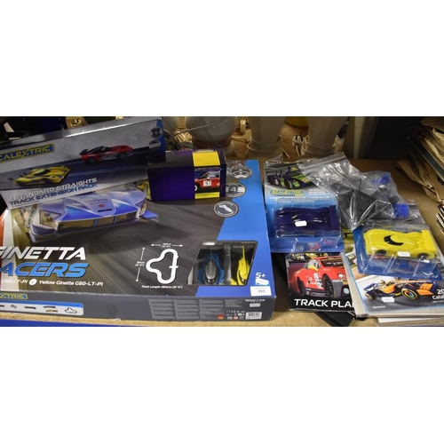 393 - Scalextric Ginetta Racers Box Set with Spare Cars & Track