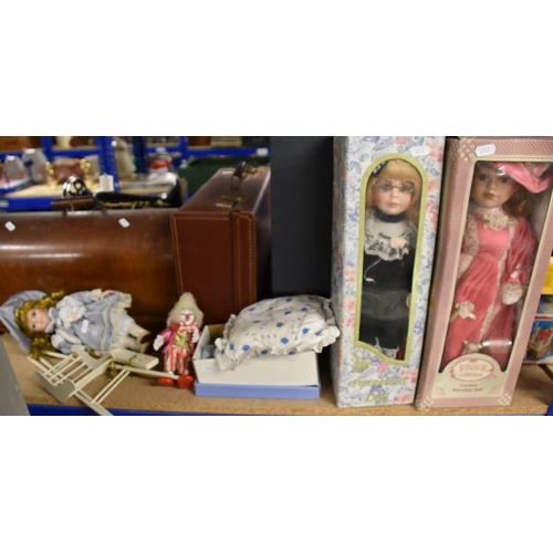 441 - 5 Collectors Dolls