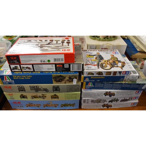 476 - 12 Boxed Model Kits