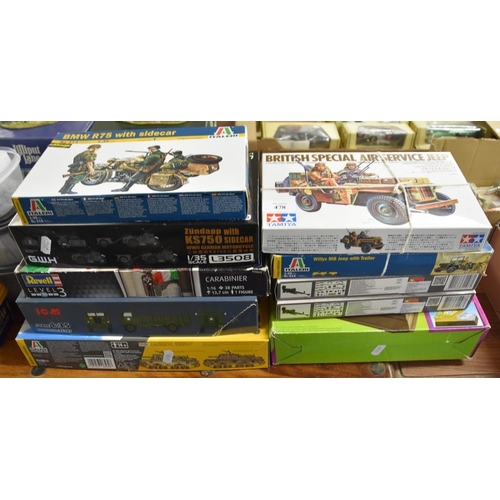 478 - 10 Boxed Model Kits