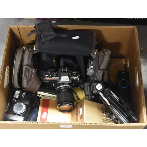 528 - Box Cameras, Bag & Equipment