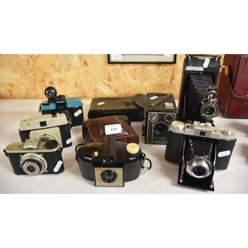 678 - Assorted Camera's