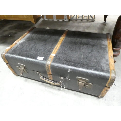 3077 - Vintage Trunk