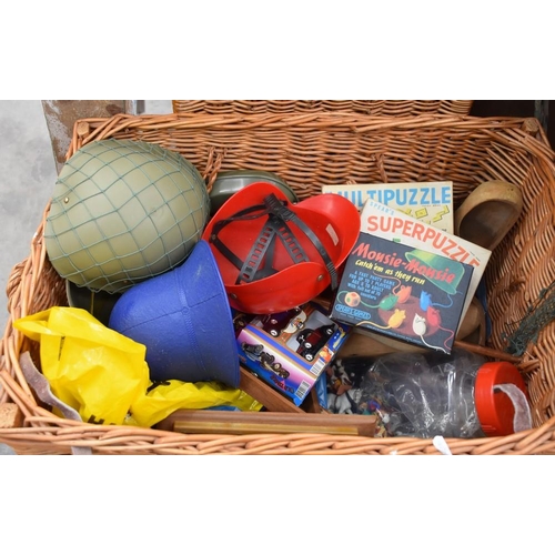 3531 - Wicker Basket, Vintage Games & Toys