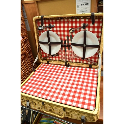 3535 - Vintage Wicker Picnic Case