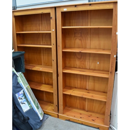 3541 - Pair Pine Bookcases