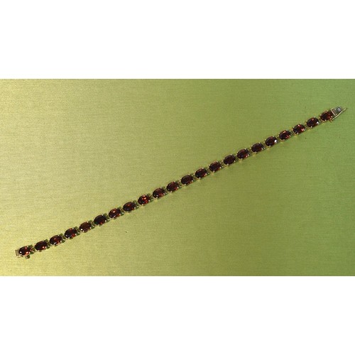 2407 - 9ct Gold and Garnet Bracelet, Total Weight 10.9gms