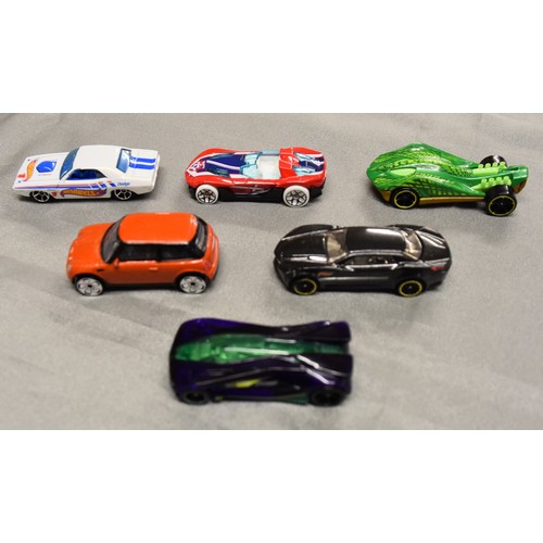 691 - Hot Wheels Collectors Cars & Carry Case Truck (28 Hot Wheels)