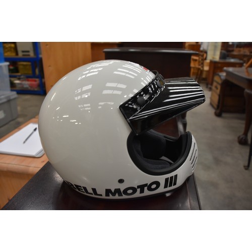 214 - Bell Moto 3 Motorcycle Helmet Size Large.