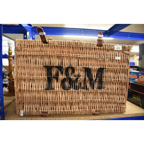 1205 - Wicker Picnic Hamper