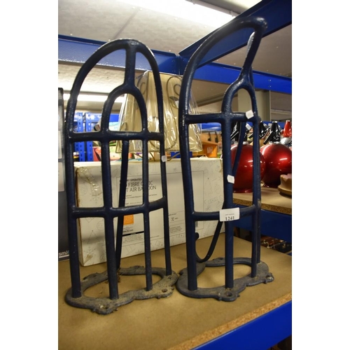 1241 - 2 Saddle Racks