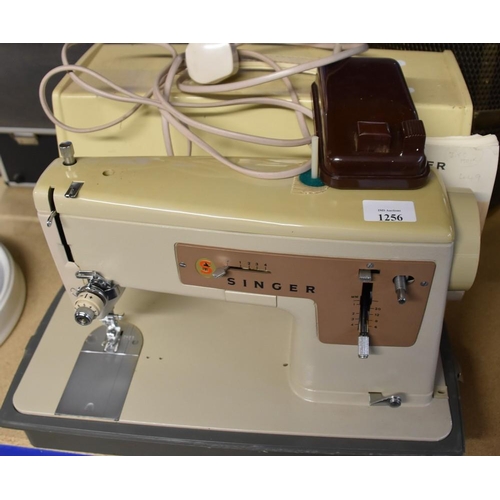 1256 - Vintage Electric Singer Sewing Machine