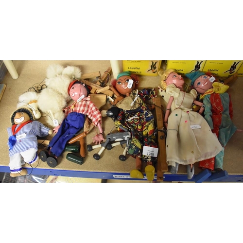 1268 - 7 Pelham Puppets