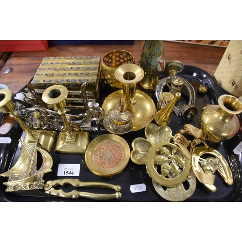 1544 - Tray Brass Ornaments/Horse Brasses/Candlesticks etc