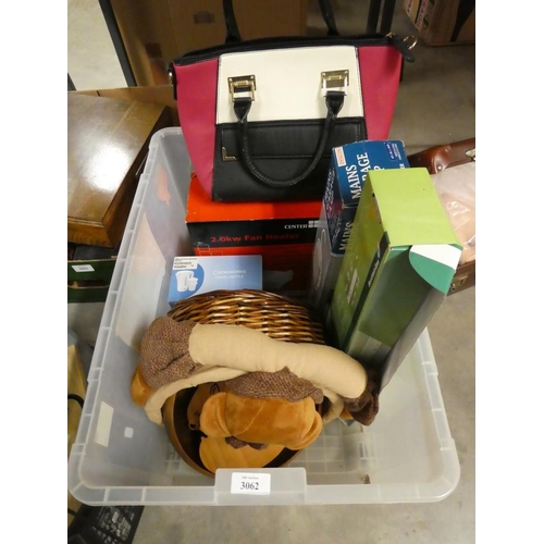 3062 - Box - Garage Lamp, Fan Heater, Handbag etc.