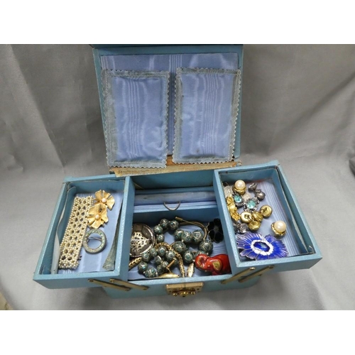 3321 - Box - Assorted Costume Jewellery.