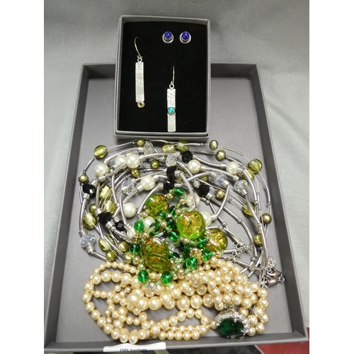 3337 - Box - Assorted Costume Jewellery.