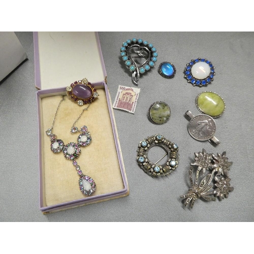 3349 - Small Box of Assorted Costume Jewellery.