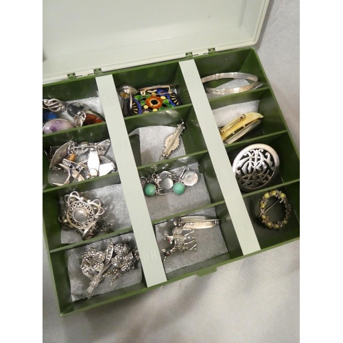 3355 - Box - Assorted Costume Jewellery.