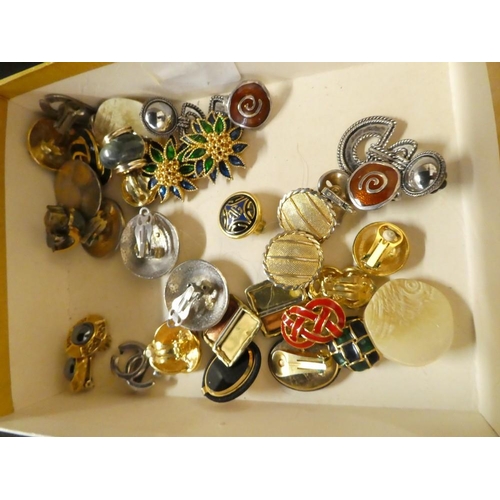 3374 - Lot of Vintage Signed and Designer Earrings