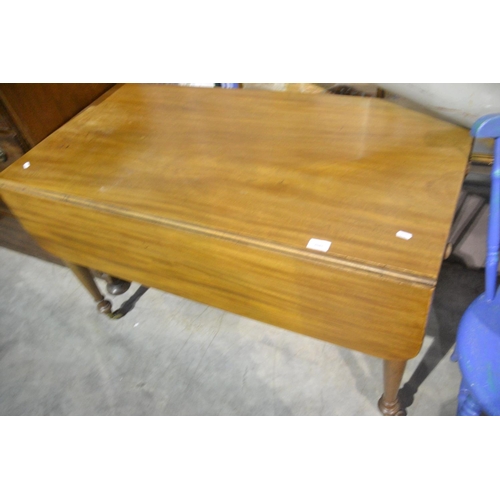 4086 - Victorian Mahogany Pembroke Table