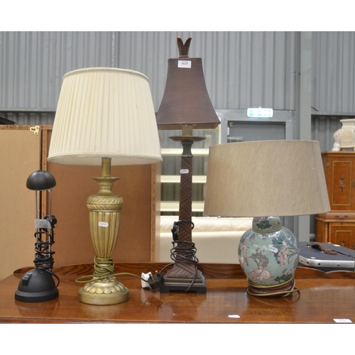 4125 - Assorted Lamps & Shades