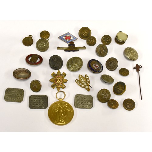 3154 - Wooden Box of Military Cap Badges, WWI Medal, Buttons etc.