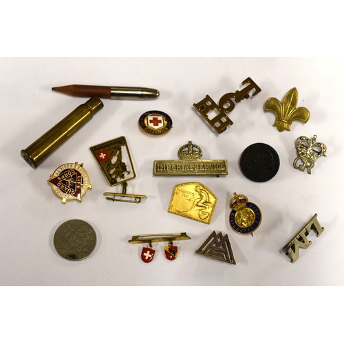 3261 - Box - Queen Mary Christmas Box, Military Badges, Medallions etc.