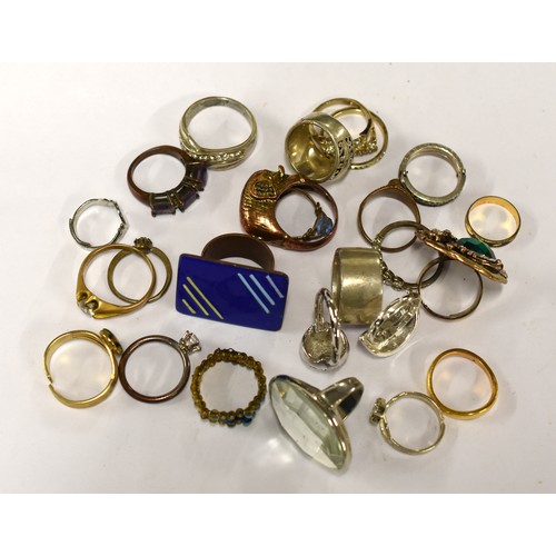 3334 - Bag of Assorted Dress Rings.