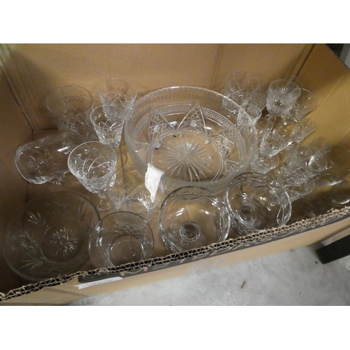 733 - Box - Assorted Glass & Crystal