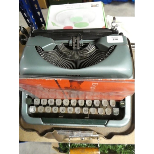 390 - Vintage Imperial Portable Typewriter