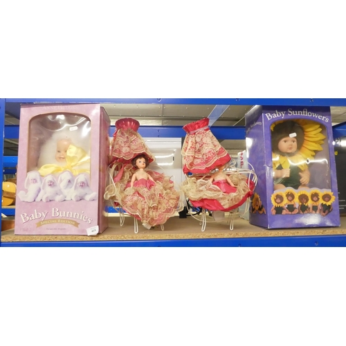 419 - 4 Collectors Dolls