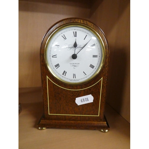 1113 - Small Modern Mantel Clock.