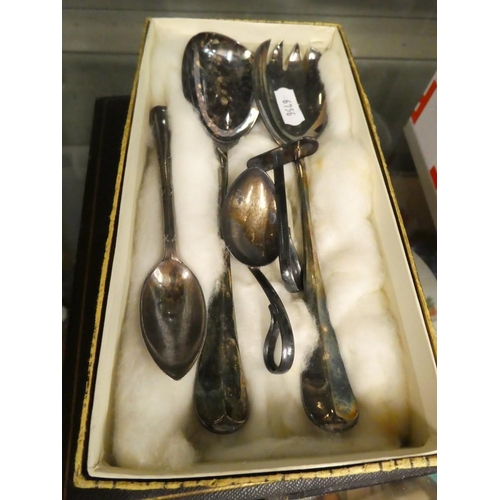 1267 - Silverplated Teaspoons & Tongs in Fitted Case, box of odd spoons & silver spoon & pusher.