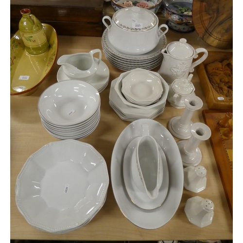 2117 - White & Gilt Dinnerware.