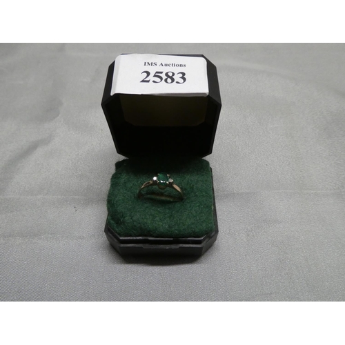 2583 - Gold Diamond Emerald 3 Stone Ring