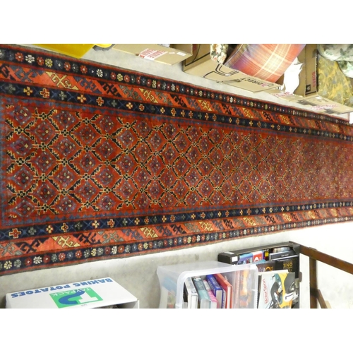 2592 - Eastern Wool Runner, approx 289 x 82cm.