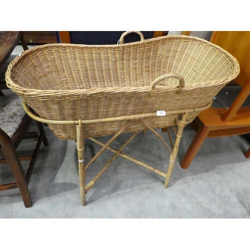 3071 - Vintage Wicker Moses Basket