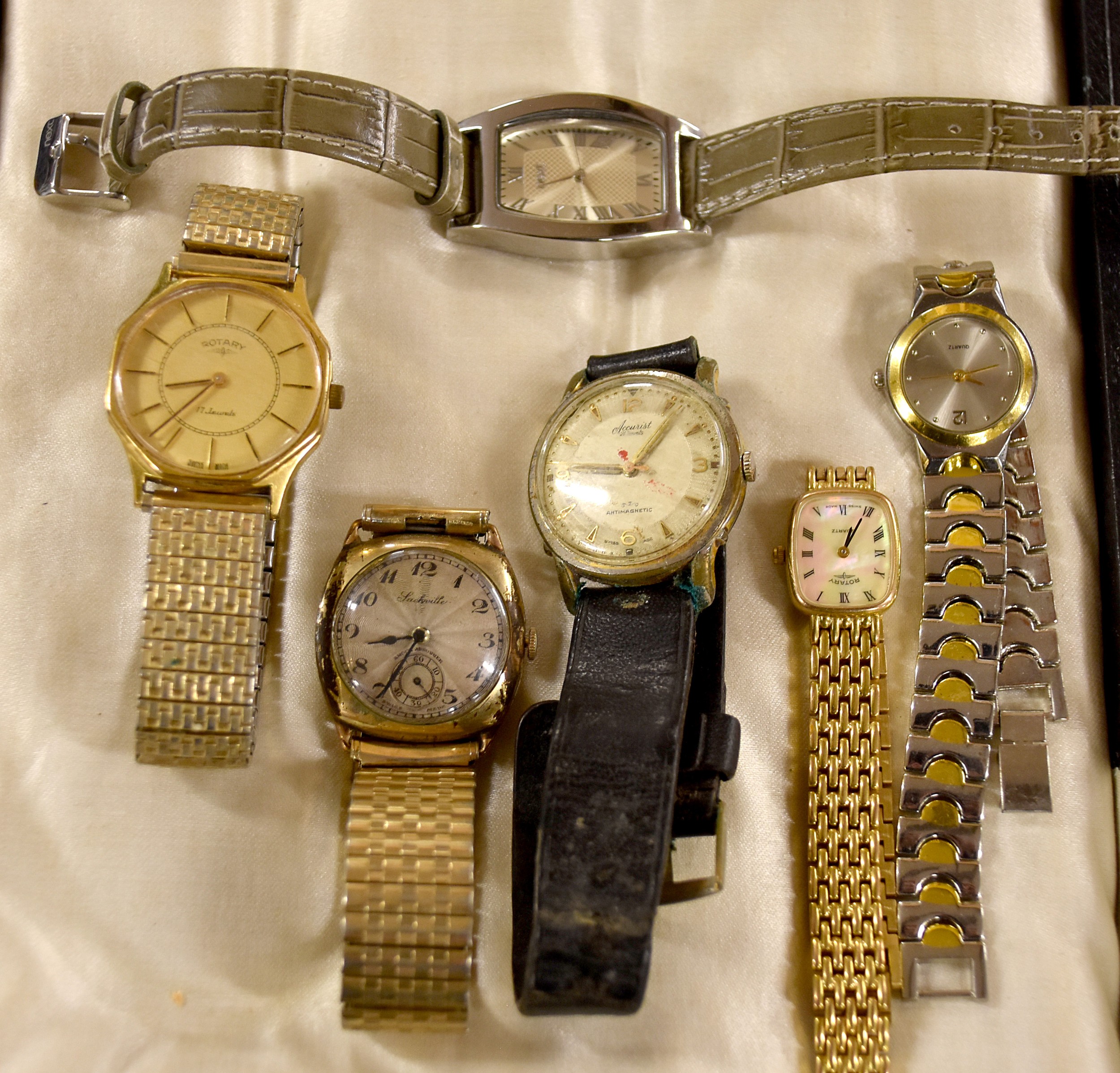 Box - Vintage Watches, Brooches, Costume Jewellery etc.
