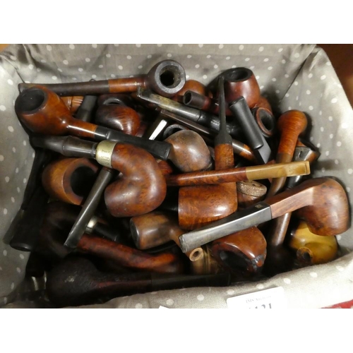 1121 - Box - Assorted Smokers Pipes.