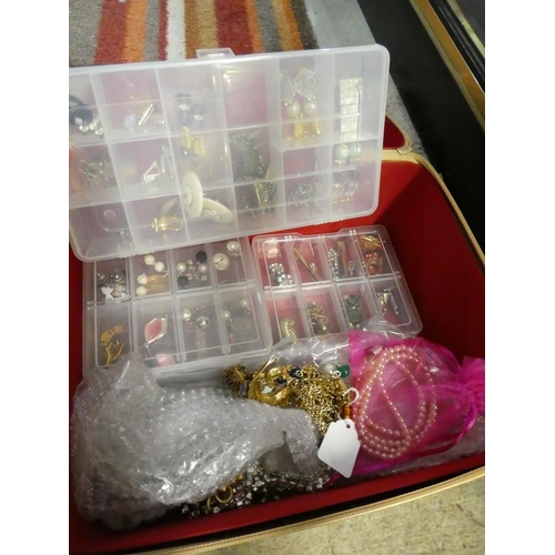 2424 - Box of Assorted Costume Jewellery.