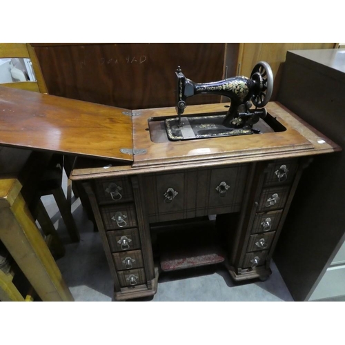 3082 - Singer Treddel Sewing Machine