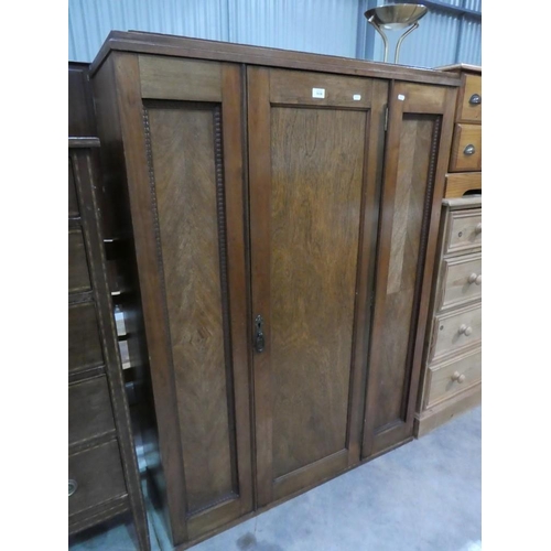 3118 - Mahogany Wardrobe AF
Length: 108
Height: 148
Depth: 45
Dimensions in CM and are approximates.