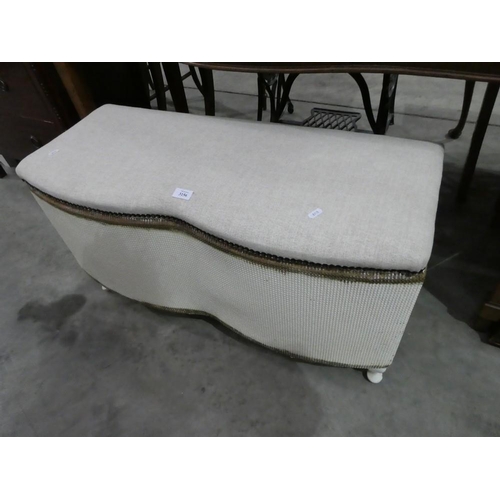 3156 - Lloyd Loom Ottoman
Length: 95
Height: 47
Depth: 40
Dimensions in CM and are approximates.