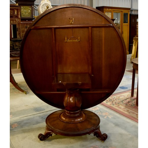 3100 - Victorian Figured Mahogany Circular Dining Table approx Diameter 137cm.
Height: 72cm
Depth: 137cm