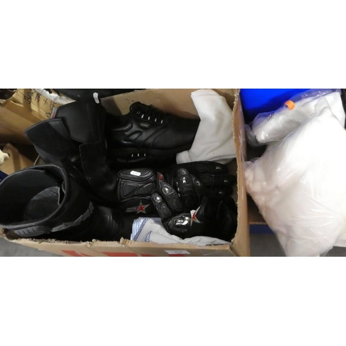 225 - Box with Mens Golf Shoes size 12, Motorbike Boots Size 44, Assorted Thermal Clothing and Gloves