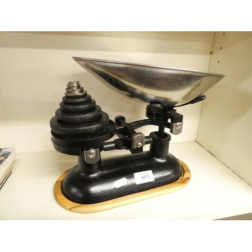 1073 - Kitchen Scales & Weights.