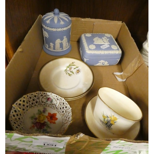 1591 - 2 Pieces of Wedgwood & Worcester